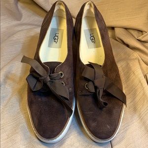 UGG NWOT leather bow flats EC durable comfy